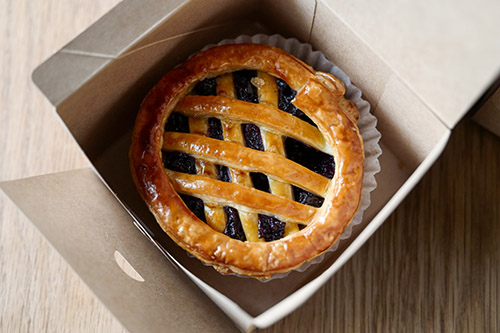 帝国ホテルのブルーベリーパイを谷川俊太郎さんに。